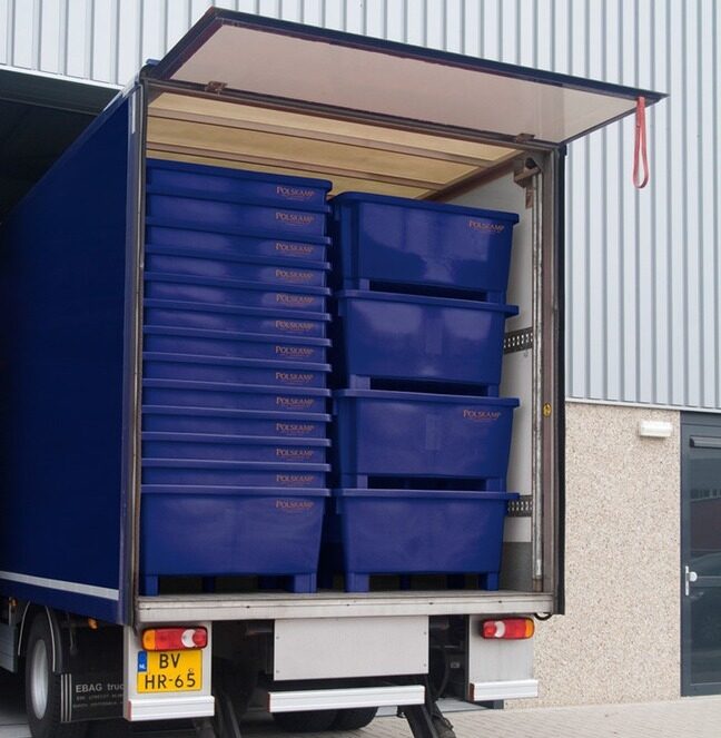 Stapel-nestbare Boxen in einem LKW Transoplast